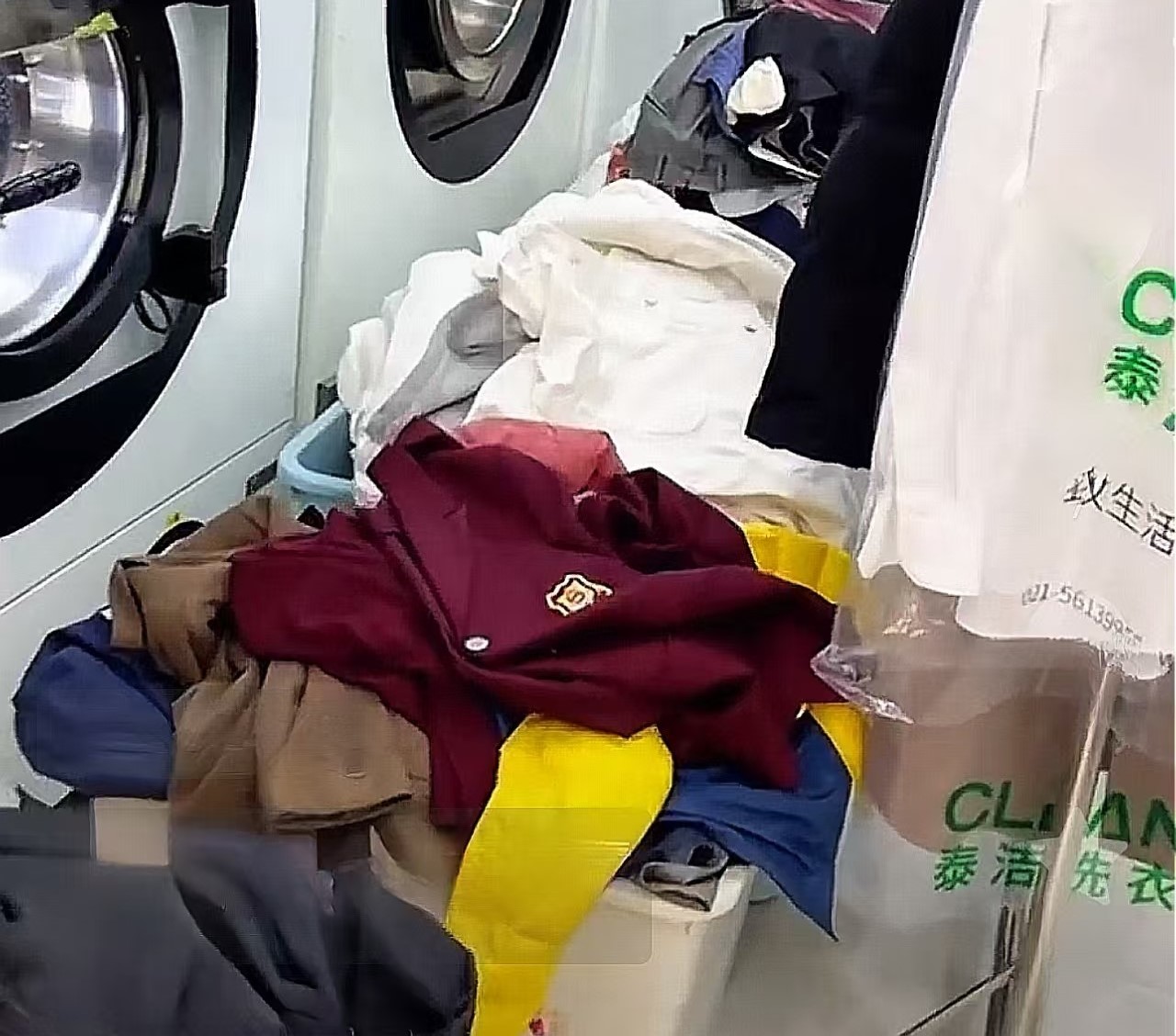 泰洁洗衣迎来旺季，门店生意火爆，待洗衣服爆棚